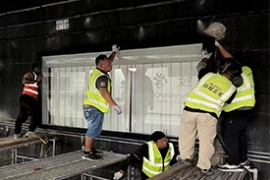 地鐵軌行區燈箱安裝步驟